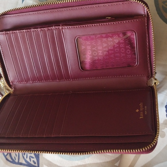 Kate Spade wristlet - Picture 3 of 8